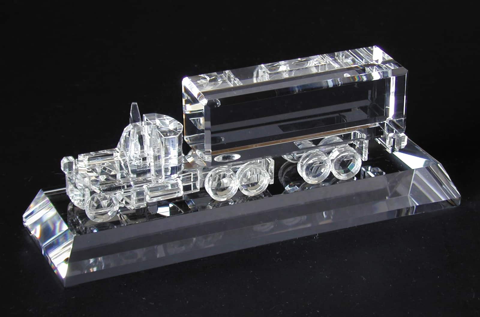 Crystal Semi Truck Award , Great award for those in the logistic industry , transportation award, crystal truck award
